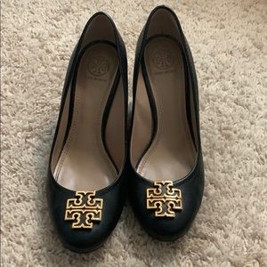 Great condition! Tory Burch black wedge - size 8